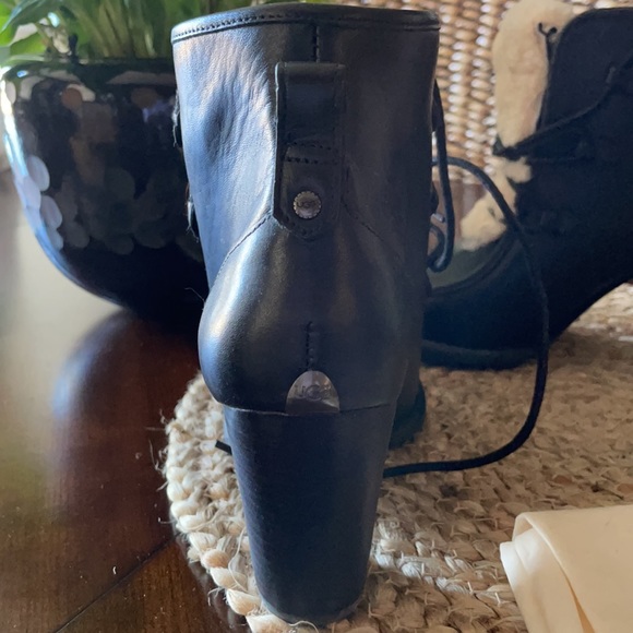UGG Analise Exposed fur lace up boots. - Picture 5 of 16